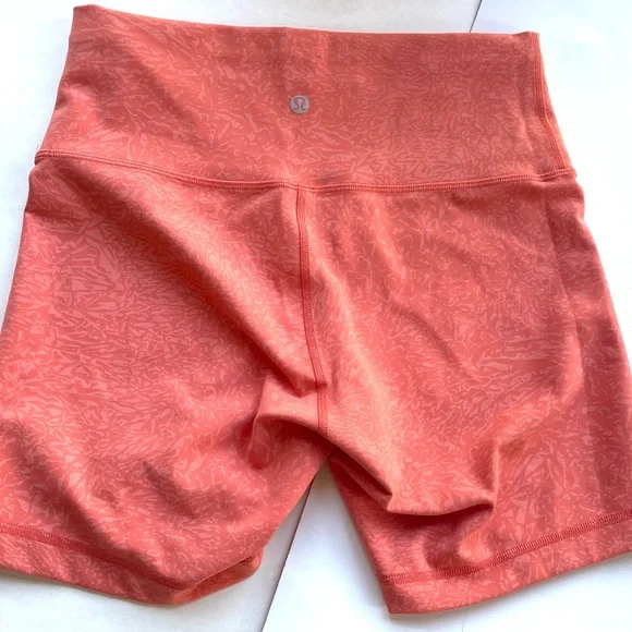 Lululemon Athletica Bike Shorts Wunder Train SIze 8 - Picture 6 of 10